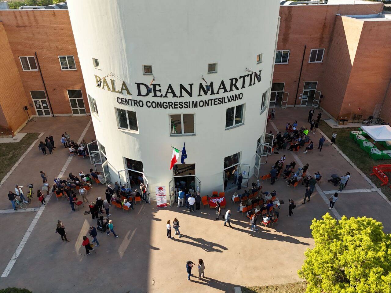 Vista frontale Pala Dean Martin